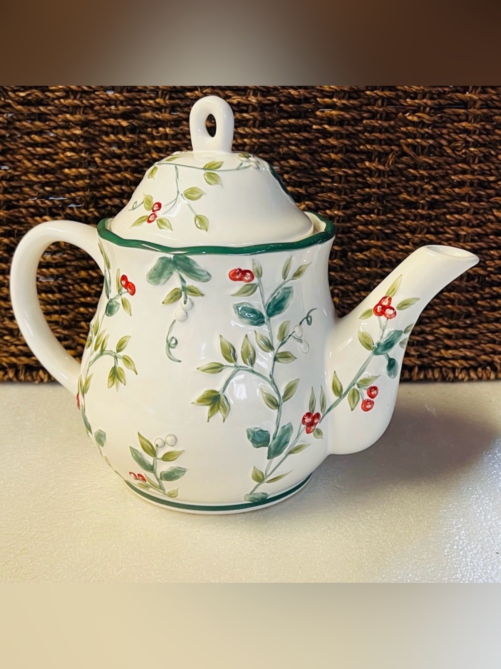 Pfaltzgraff Winterberry Stoneware Teapot Christmas Tea
